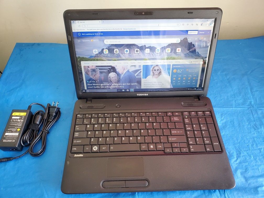 Toshiba Satellite C655d 15.6"  Laptop Notebook AMD E-SERIES 1.5GHz  3GB Ram 250 GB Hard Drive