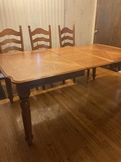 Expandable Dinner Table w/ 6 Chairs