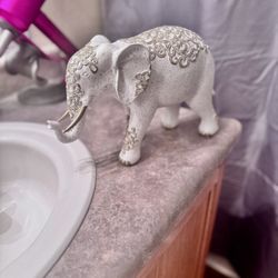 Elephant Decor White & Gold 