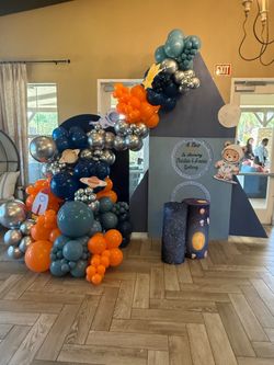 Astronaut balloon decor