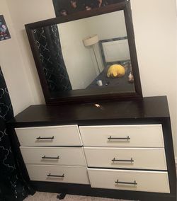 Six drawer dresser with mirror