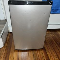 Mini Frigidaire, Black And Grey 