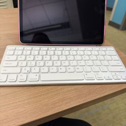 iPad Air 11 Inch With Accessories 