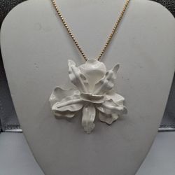 Flower Pendant Necklace 
