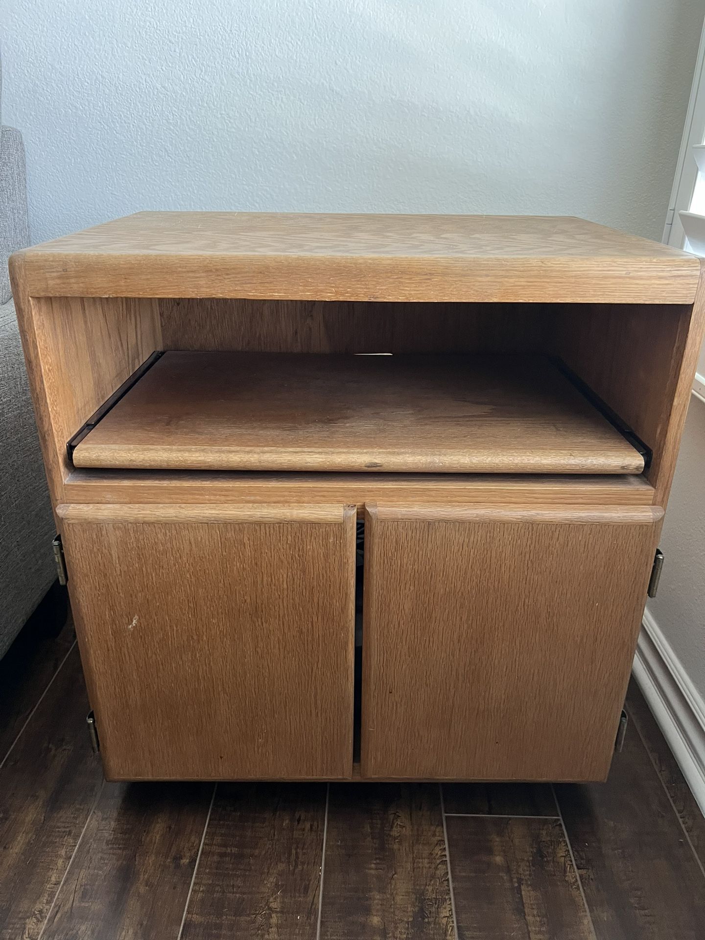Oak TV Stand (80's Style)