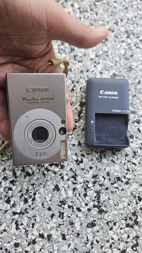 Vintage Canon PowerShot SD1000 Digital Camera ELPH 7.1 MP Silver Tested WORKING