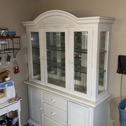 Broyhill Hutch