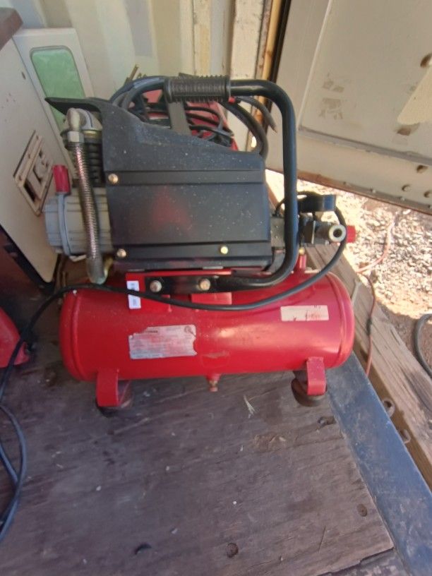 Craftsman 135 PSI 3 Gallon Portable Compressor