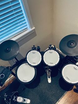 ROLAND TD-17KVX2 Kit, great condition, no damage