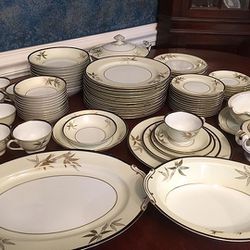 DISHES / FINE CHINA / DINNERWARE / 12 PLACESETTINGS