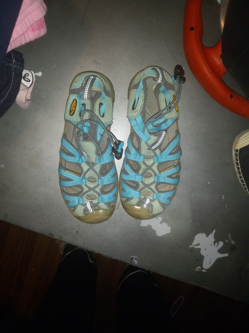 Size 2 Keen Sandals light Blue