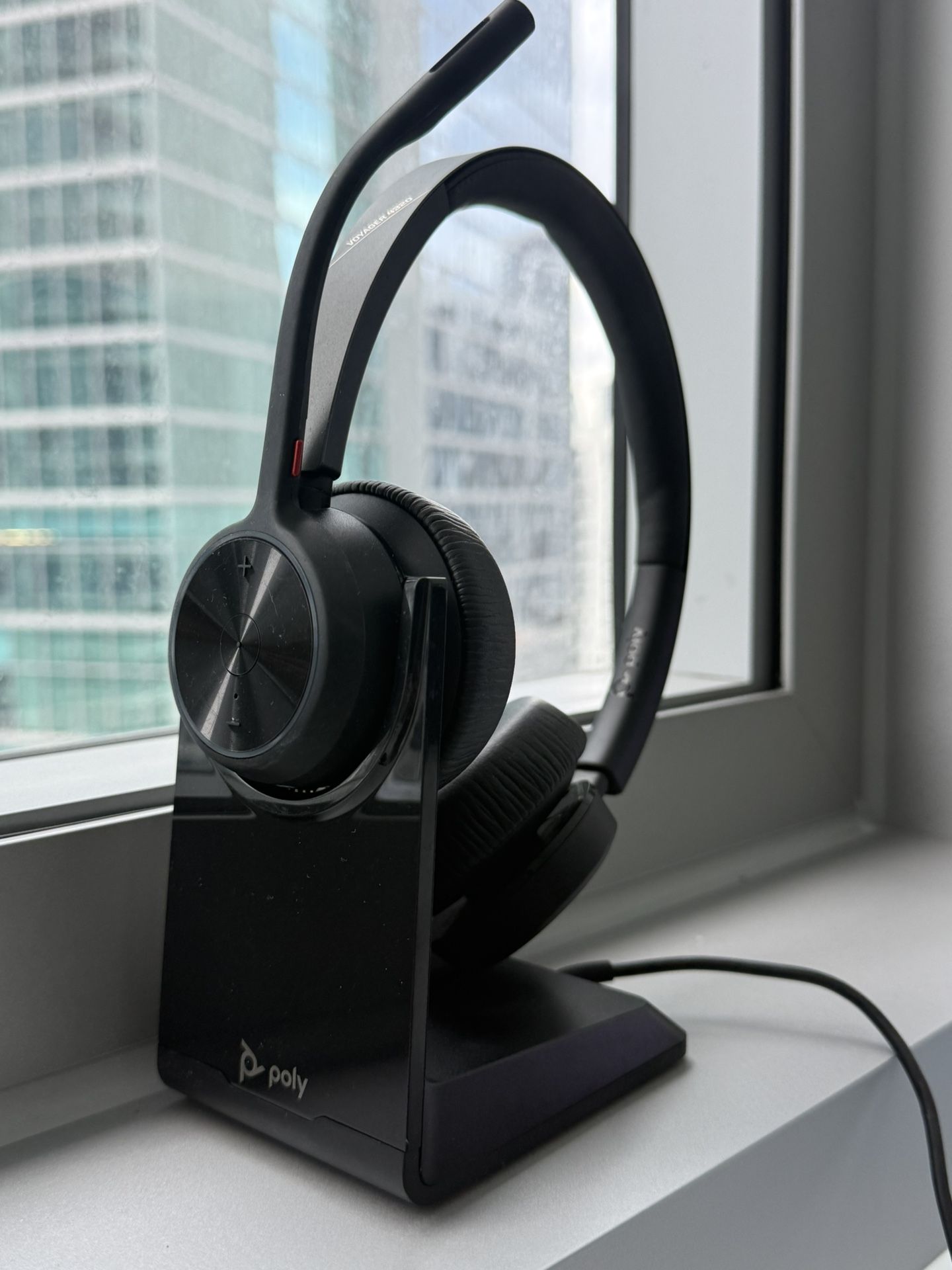 Poly Wireless Headset + Charging Stand 🔊🎧