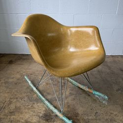 Original Herman Miller Eames RAR Rocking Chair – Light Ochre Fiberglas