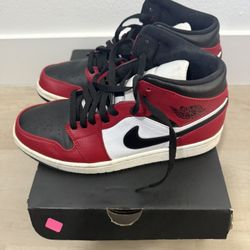 Air Jordan 1 Mid Chicago Black Toe 2020 Sz 9.5