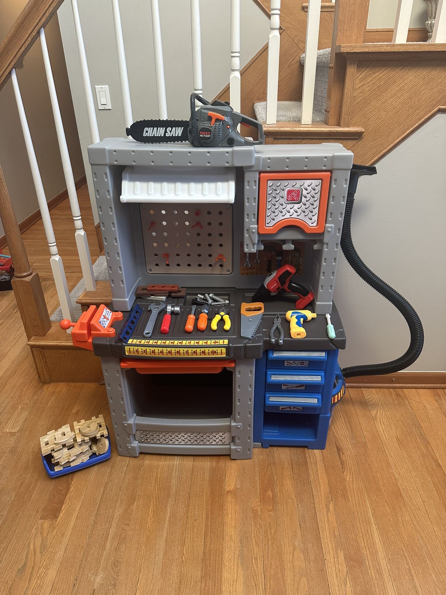 Step 2 work bench with tolls