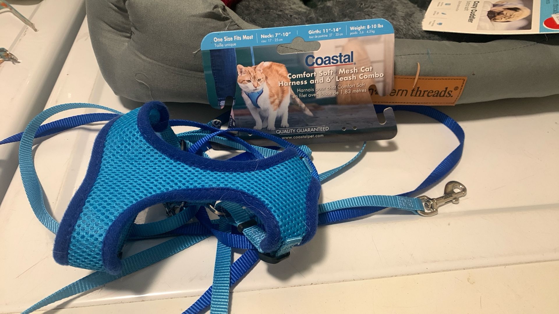 New Cat Harness And 2 Cat Leashes 