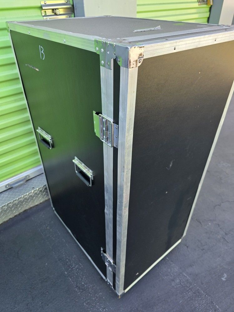 Heavy-Duty Flight Case / Equipment Transport Case