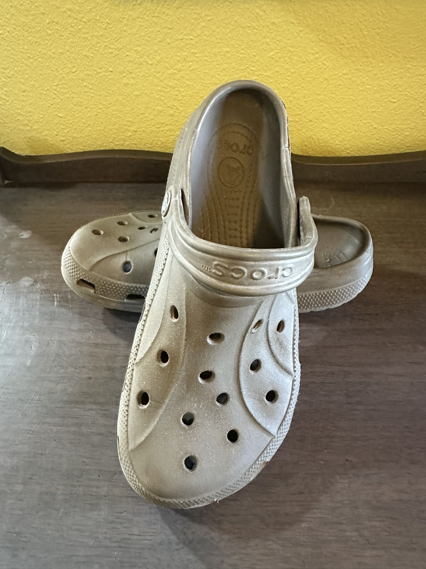CROCS Classic Clogs Unisex Light Brown Men's Size 7, Women's Size 9