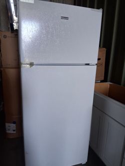 New  GE
Hotpoint 17.5 cu. ft. Top Freezer Refrigerator in White