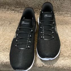 Sketchers Hands Free Size 8 