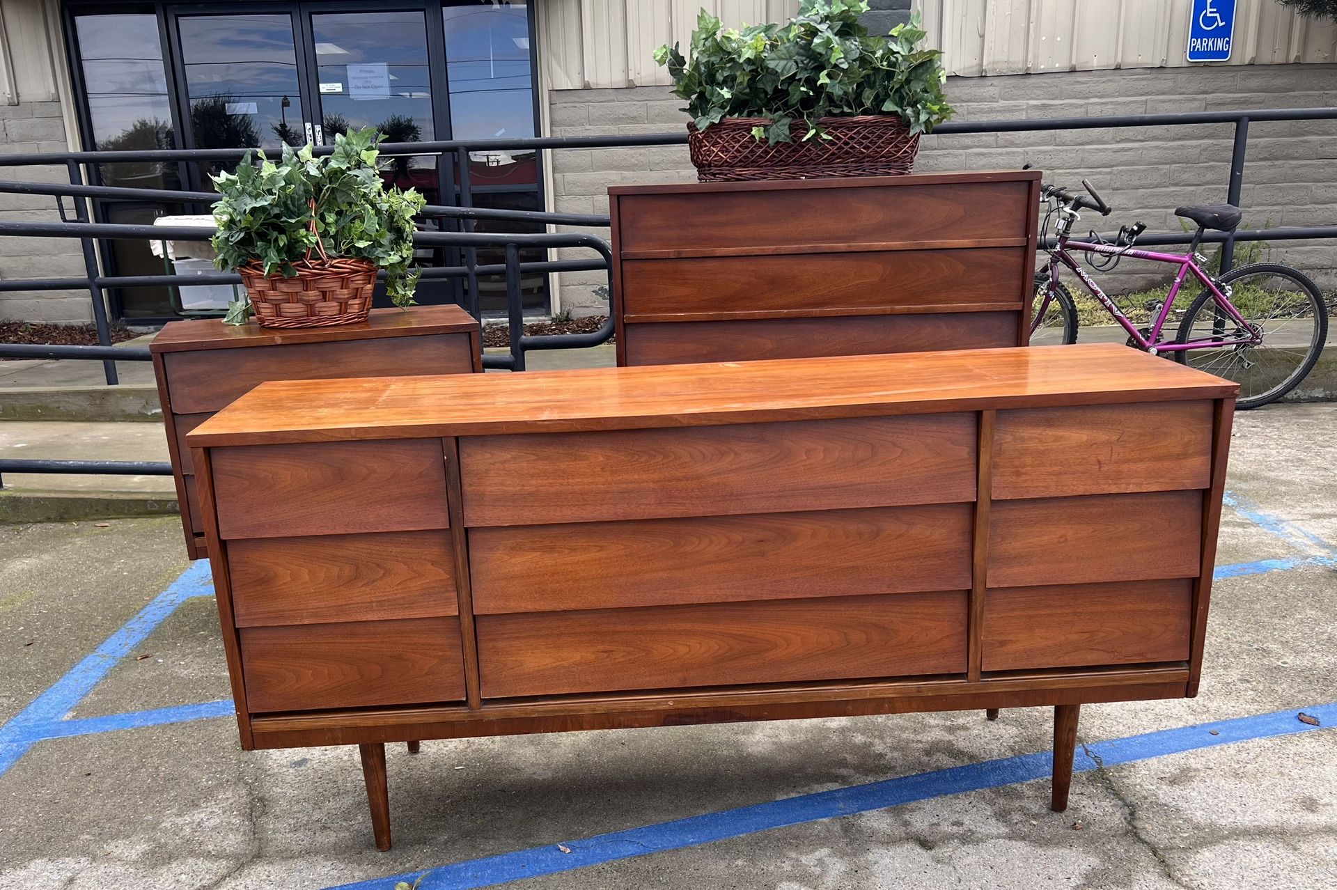 Mid Century Bedroom Set for Sale in Visalia, CA OfferUp