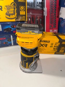 DeWalt 20V XR Brushless Compact Router