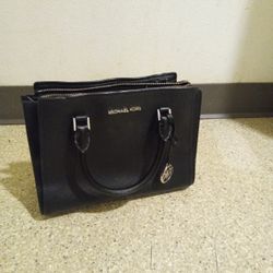 Michael Kors Crossbady Or Shoulder Bag 
