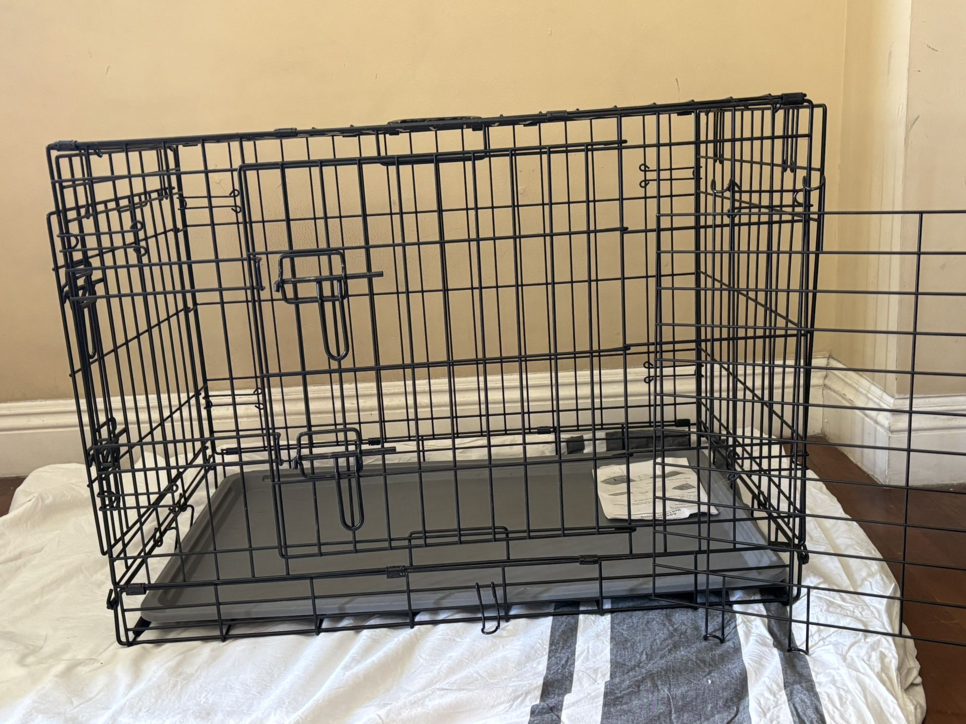 Dog crate- Metal Great Condition