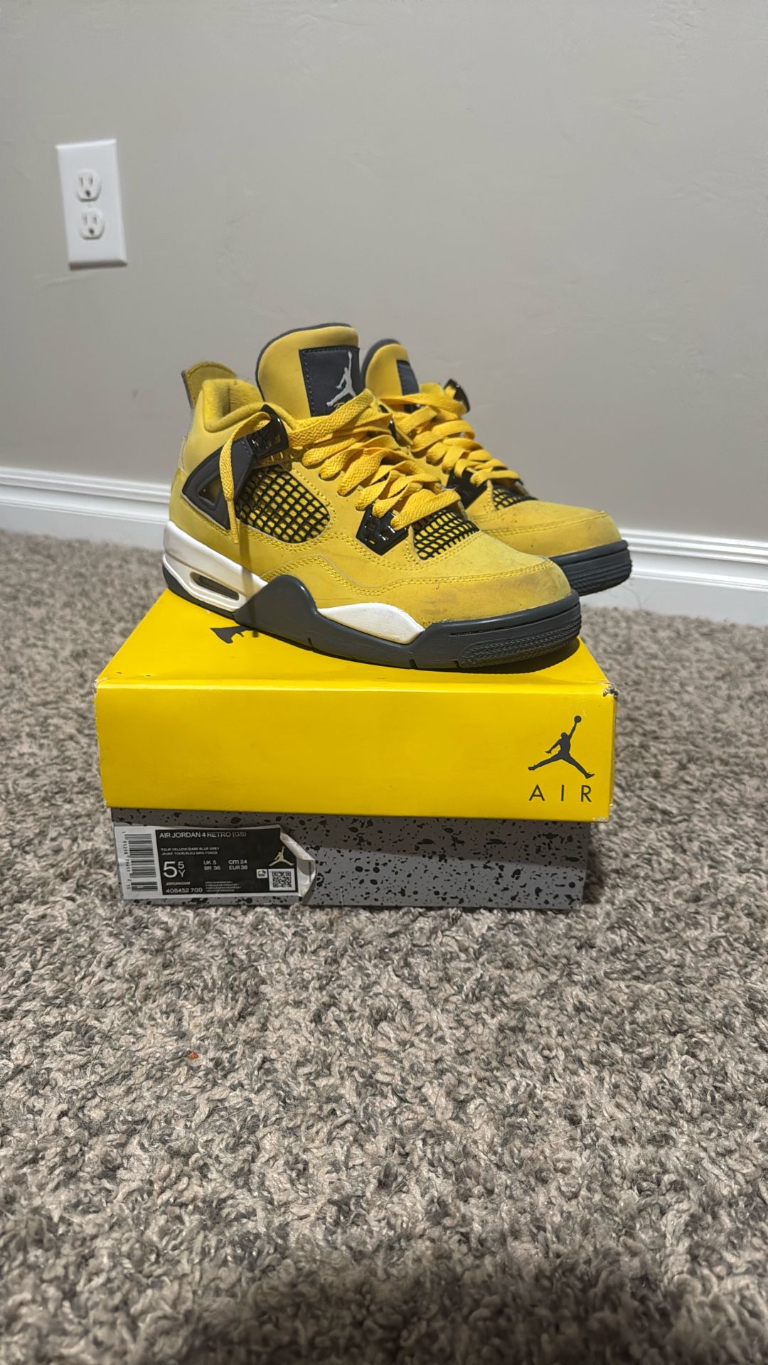 Air Jordan 4 Retro Lightning