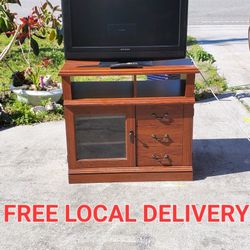 (FREE LOCAL DELIVERY) 32" TV and stand with storage 
