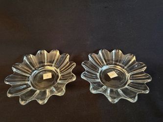 Set of 2 Clear Glass Scalloped Dishes