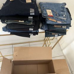 Box of Levi’s men’s