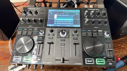 Denon DJ Prime GO + 2 M-Audio BX5 + Magma Stand
