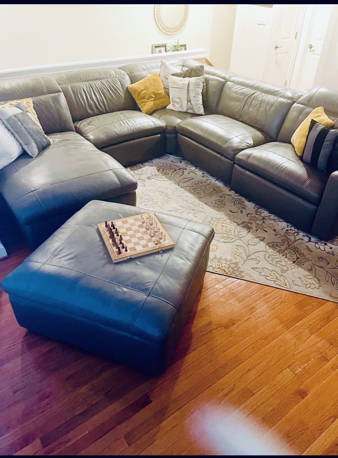 Beautiful Comfy Plush Grey Sectional Complete Sofa Set With Ottoman & Exquisite Throw Pillows