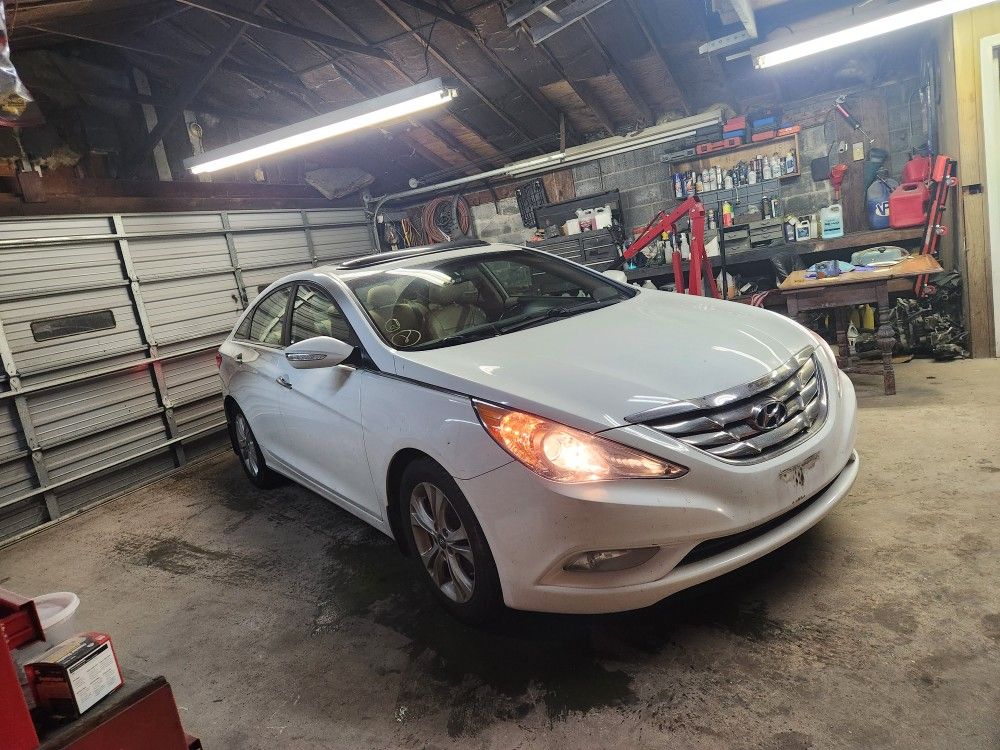 2013 Hyundai Sonata FOR PARTs ONLY