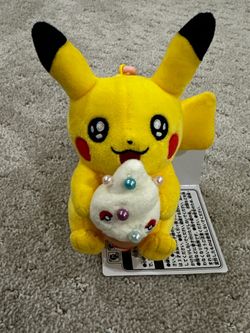 Pikachu eating icecream! Plush keychain