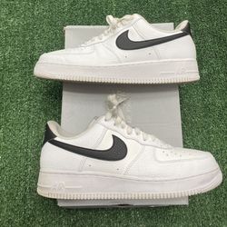 Nike Air Force 1 Low White Black Pebbled Leather size 10 USED