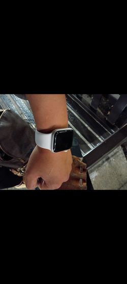 Apple Watch - Series 4 - 44mm - silver aluminum