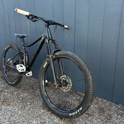 Giant Stance Mountain Bike 