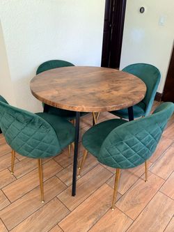 Dining set with velvet chairs
