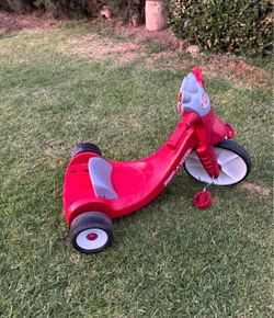 Radio Flyer Kids Ride-On Tricycle