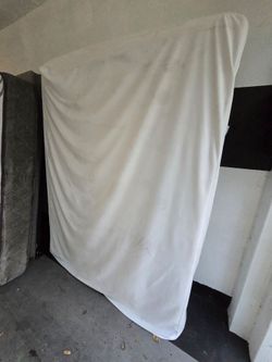 Free QUEEN mattress.