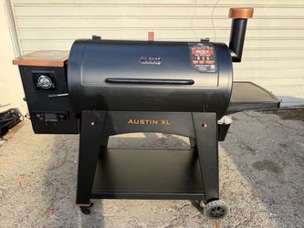 Pit Boss Pellet Smoker. Austin XL 1000 square inch wood fire