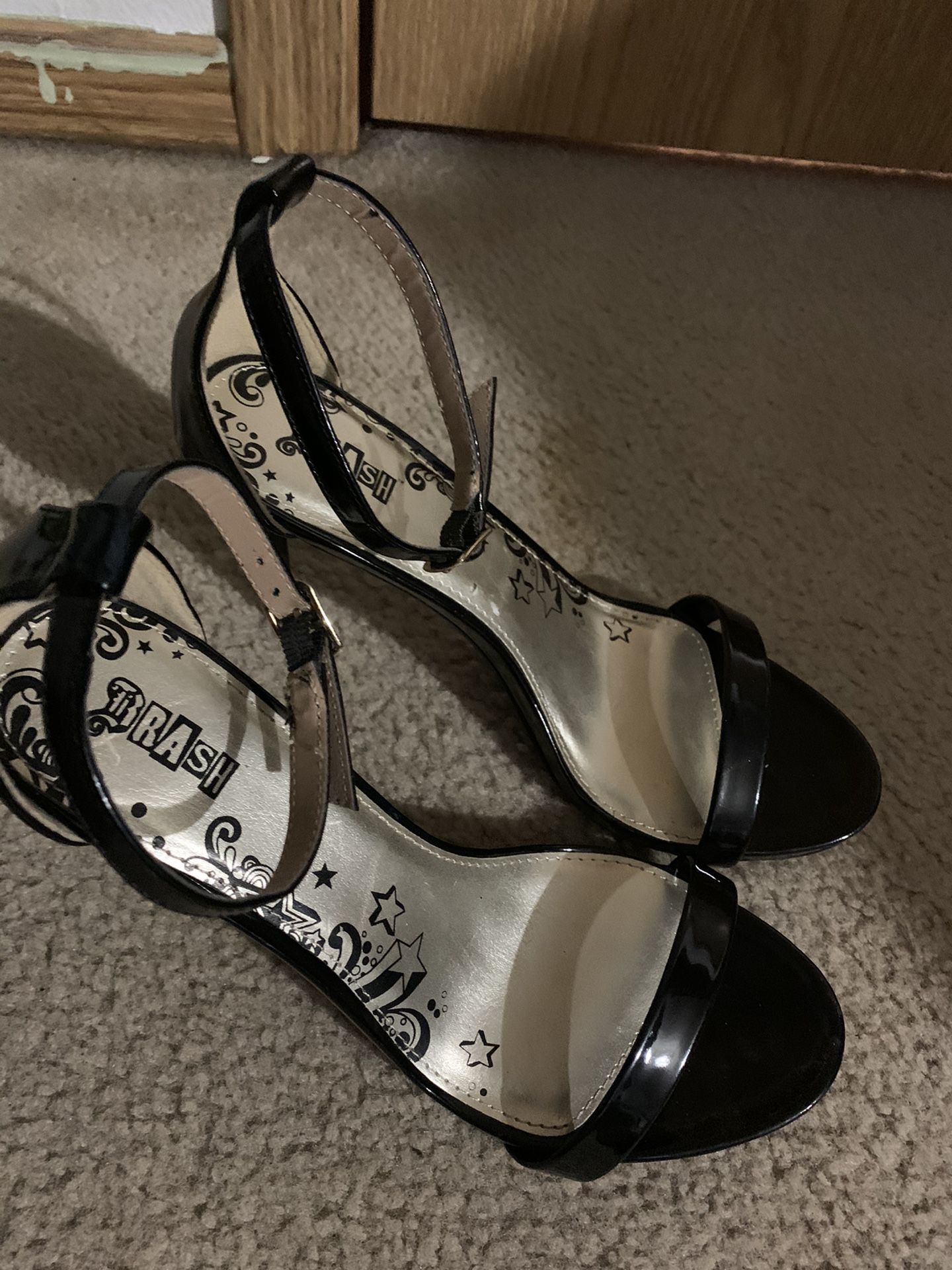 Black heels women’s size 9w