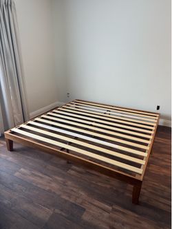 Mellow Naturalista Classic King Solid Wood Platform Bed