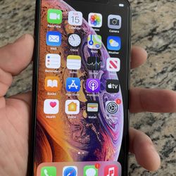 iPhone XS UNLOCKED W/Charger And New Tempered Glass Screen Protector 