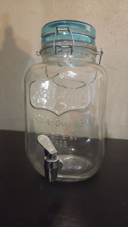 Glass Beverage Dispenser with Spigot