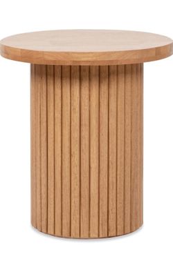 18-Inch Fluted Round Accent Side Table in Light Natural Brown Rubberwood