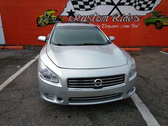 2010 Nissan Maxima ((125k miles))