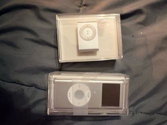 Original iPods inbox never used 100$ obo
